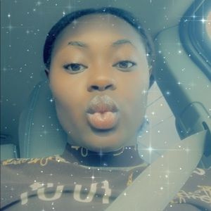 Meet your Posher, Maura